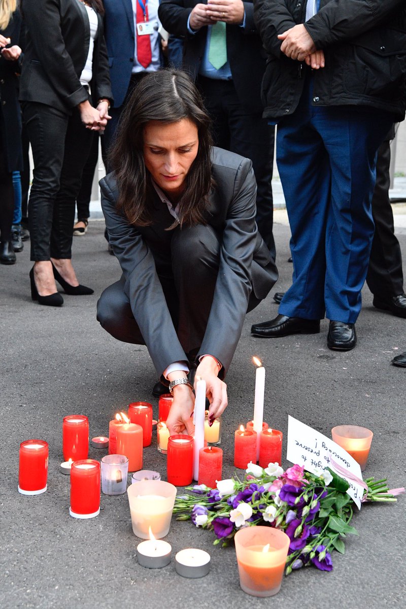 NatashaBertaud's tweet photo. Silent vigil in honour of Maltese investigative journalist Daphne Caruana Galizia - @EU_Commission condemns horrifying attack https://t.co/RAfJcEFwcR