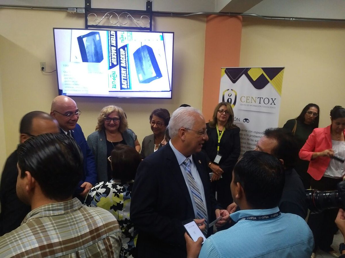 TVUNAH's tweet photo. Con el corte de cinta, la #UNAH inaugura el Centro de Información Toxicológico (#CENTOX) en la Facultad de Química y Farmacia. https://t.co/pxipLidc13