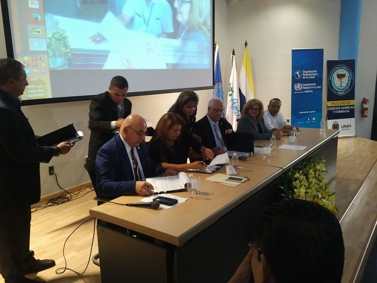 TVUNAH's tweet photo. Con el corte de cinta, la #UNAH inaugura el Centro de Información Toxicológico (#CENTOX) en la Facultad de Química y Farmacia. https://t.co/pxipLidc13