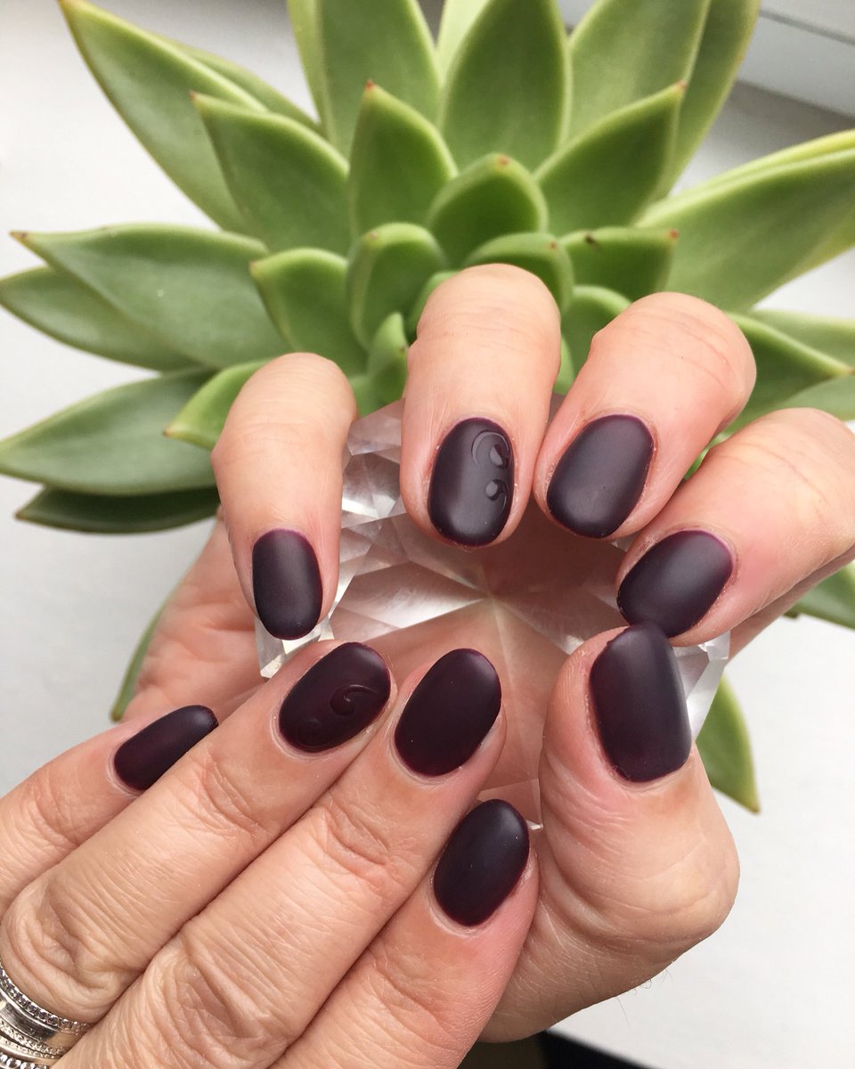 BeauBeauty28's tweet photo. Matt 😍 #nailstagram #mattnails #AutumnIsHere @NailHarmonyUk #lovemelikeavamp https://t.co/tHtUq0SsjQ