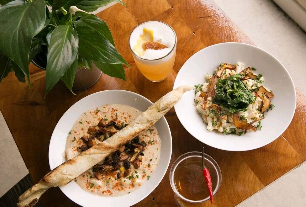 diepieyeg's tweet photo. Escape the wind and come enjoy our new fall dishes! We have a lobster and scallop chowder and our lobster penne just waiting to warm you up! https://t.co/NwIz1xeDcZ