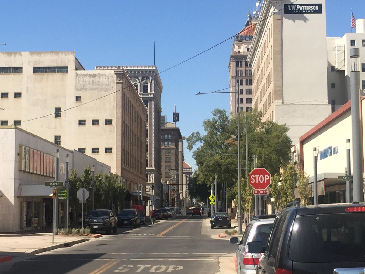 Downtown Fresno Property Owners Await Fulton Street Reopening - <a href="/jn_moore/">Joe Moore</a> chats with @CraigScharton
kvpr.org/post/downtown-…