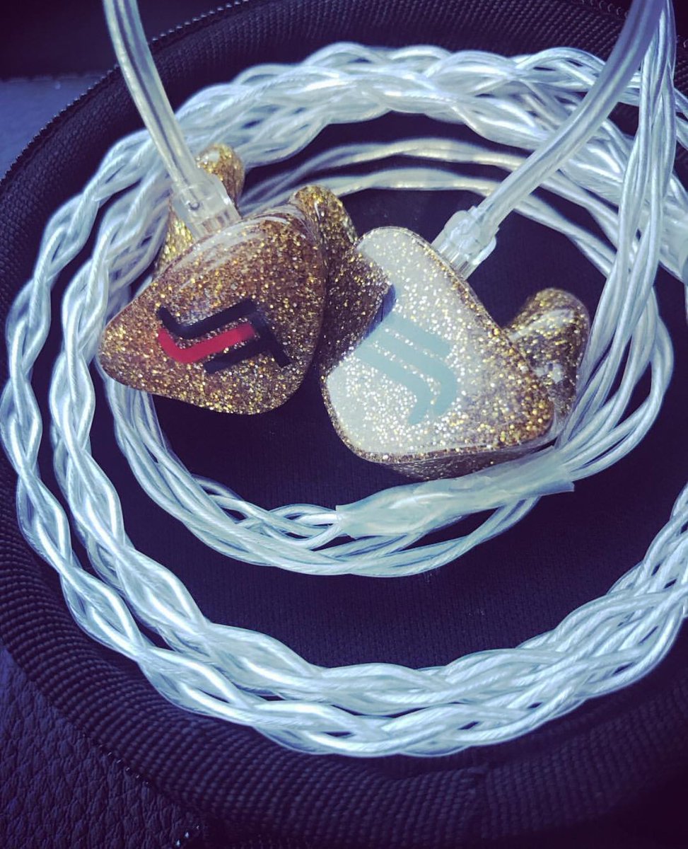 #EmpireFam <a href="/JonJonTraxx/">Jon Jon Traxx</a>
・・・
T H A N K  Y O U <a href="/empireears/">Empire Ears</a> FOR MY NEW CIEMS. SOUND SO GOOD! 🔥 
•
Clear shells, Gold Glitter, Custom Art #CIEM