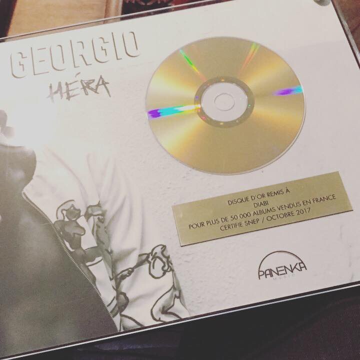 📀🇫🇷 L'album #HERA de Georgio est certifié Disque d'OR ! 📀

(50.000 ventes CD + Digital + Streaming)