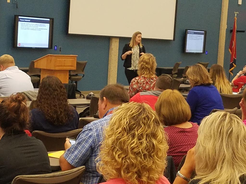 CandiCollier72's tweet photo. @ElizaRafferty talks about teamwork! #TNFLC17 https://t.co/E4SNeT95wS
