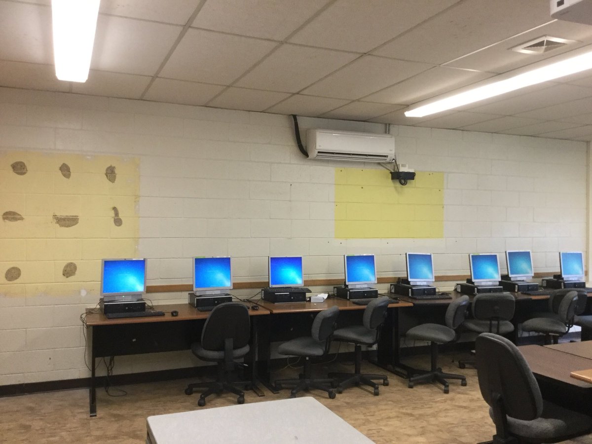 MsDiFede's tweet photo. Loving my new classroom! #TransformationTuesday #eventhoughitsWednesday #MineolaProud https://t.co/bLPEP5APhS