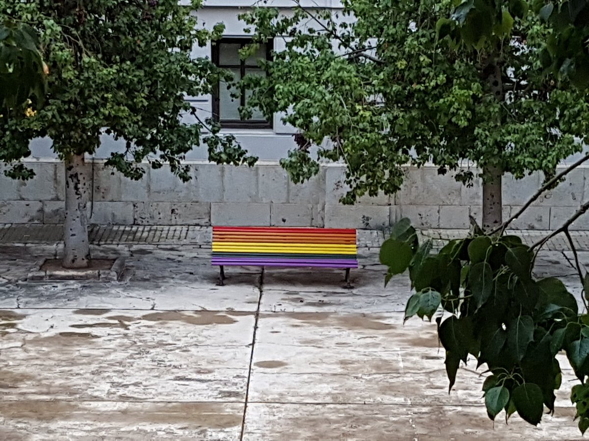 Mistol1's tweet photo. Me encantan los bancos de mi institutoπ #IntSoc https://t.co/CtzZrAAalx
