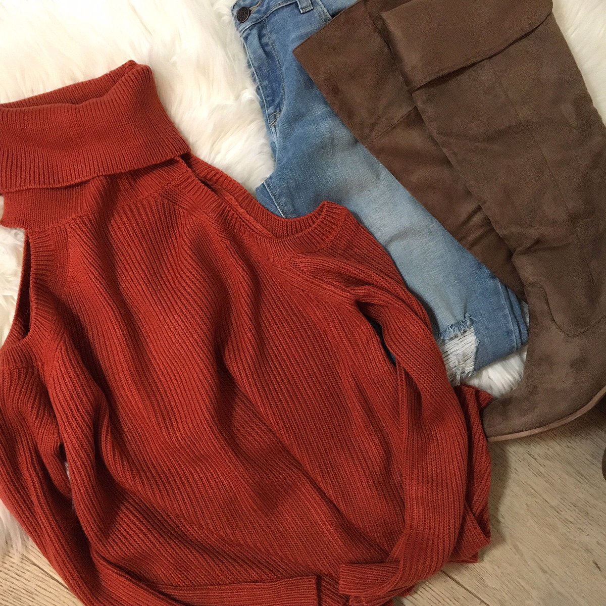UrbanOGcom's tweet photo. 30% off all new arrivals! Code : 101617 🙃🙃 https://t.co/VLNew2DiUI #sweaterweather #fallcolors #rustcolor #otkboots #fallfashion https://t.co/x3BURvBFCw