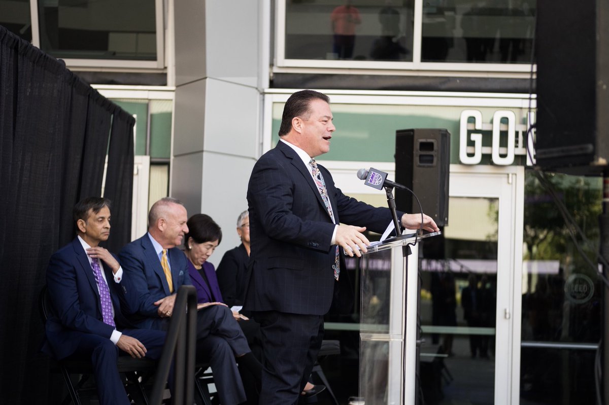 sacregion's tweet photo. #AmazonHQ2 | @barrybroome - We’re coming together as one team & one community to fight for our better future! @Amazon #SacramentoPrime #HQ2 https://t.co/E8r52d0meF