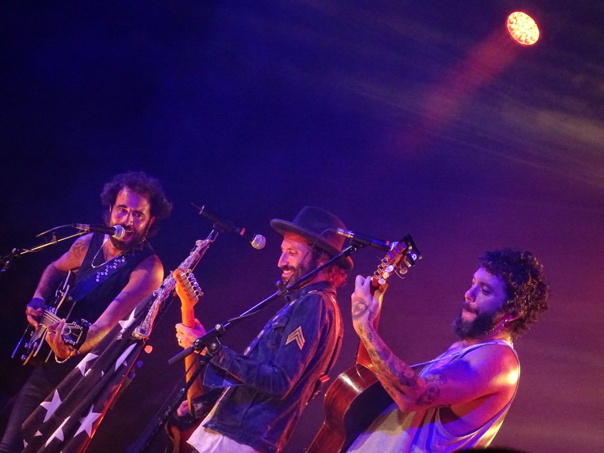 _rmleon's tweet photo. Si te tiras al fuego entonces nos quemamos los dos🔥#ElÚltimoVueloDelMurciélago @_Estricnina @ElCanijodeJerez  @JuanitoMakande @Leiva_Oficial https://t.co/1homVCrk4v
