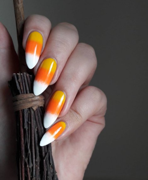 lovelierie's tweet photo. Swing by &amp; admire #Halloween #nails with @shriyawashere: https://t.co/gPpFc7ZCrs https://t.co/RhyNQvYyrs