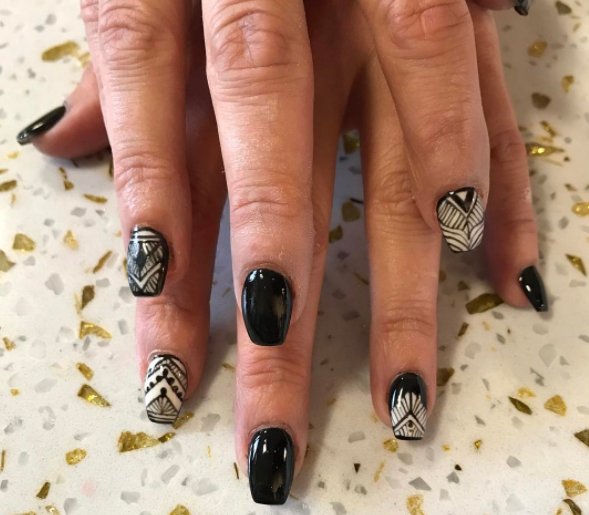 lovelierie's tweet photo. Swing by &amp; admire #Halloween #nails with @shriyawashere: https://t.co/gPpFc7ZCrs https://t.co/RhyNQvYyrs