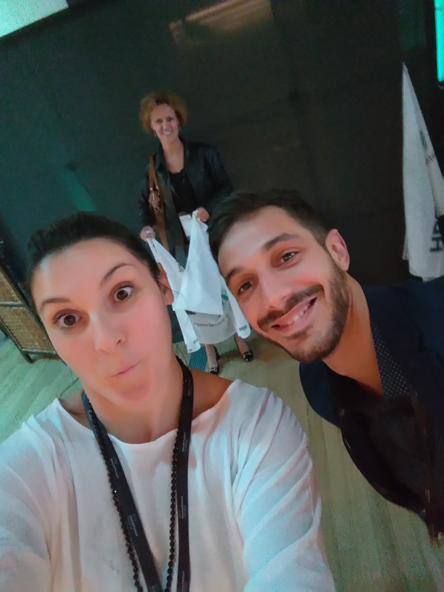 LauraFedele's tweet photo. #NewComputeExperience inizia il cocktail 😎 https://t.co/cXQVPIe9Sq