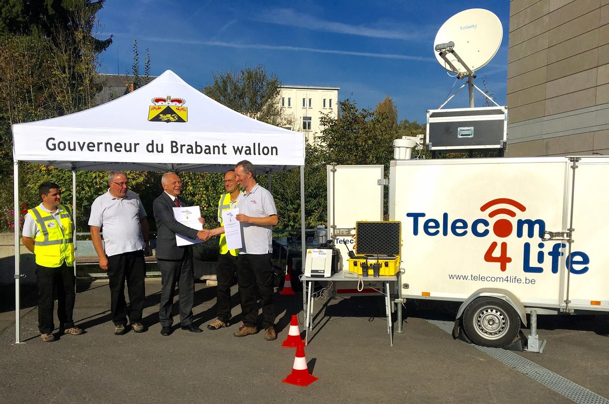 Marc_Lerchs's tweet photo. Signée ! La convention entre le gouverneur du #BW @gillesmahieu et l'ONG #Telecom4Life a été formalisée ce matin à #Wavre @Centre_Crise_BW 🙂 https://t.co/qmdP9BxGVS