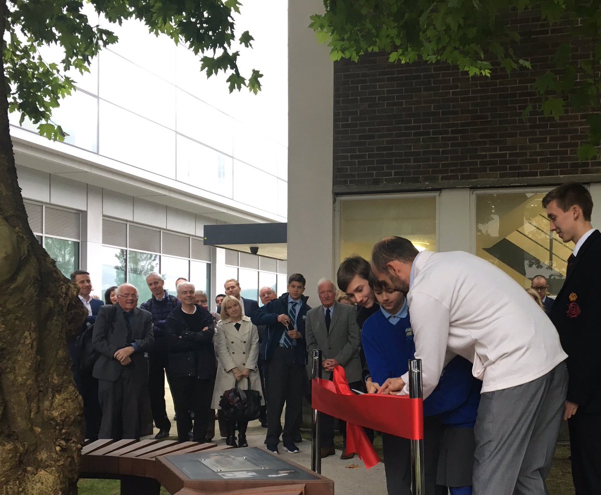 zmcbreartyQUB's tweet photo. Such a heartwarming celebratory event @QUBelfast for the #ErskineHousetree #Hope #LoveQUBTree🌳 https://t.co/6aBCrixxTI
