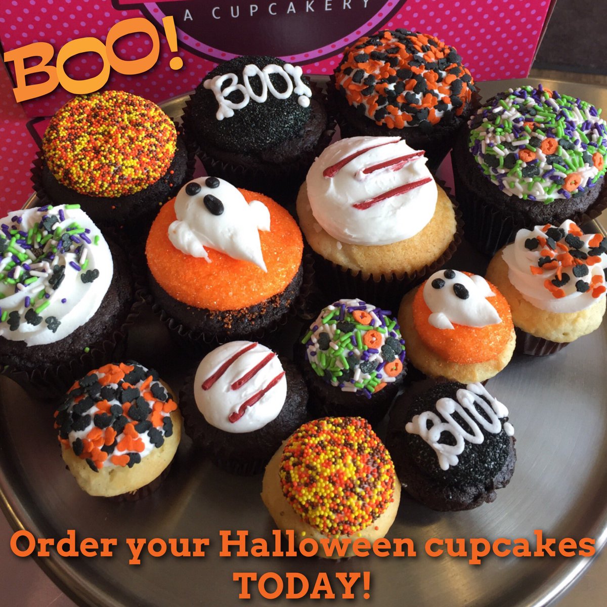 Smallcakes_IL's tweet photo. Don’t forget to order your spooky treats for Halloween! #halloween #chicagofood #chicagofoodauthority #naperville #localbakery #smallbiz https://t.co/eqcZR1t8Ic