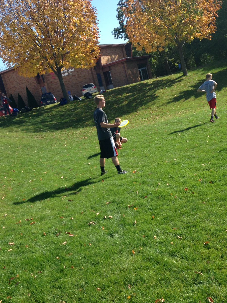 cfhssenlead's tweet photo. Action shots Ultimate Frisbee!! Thanks Will and Katy 🥗🥞🍞#studentfooddrive  @CF_schools @CF_HighSchool https://t.co/C4V5qgIJkq