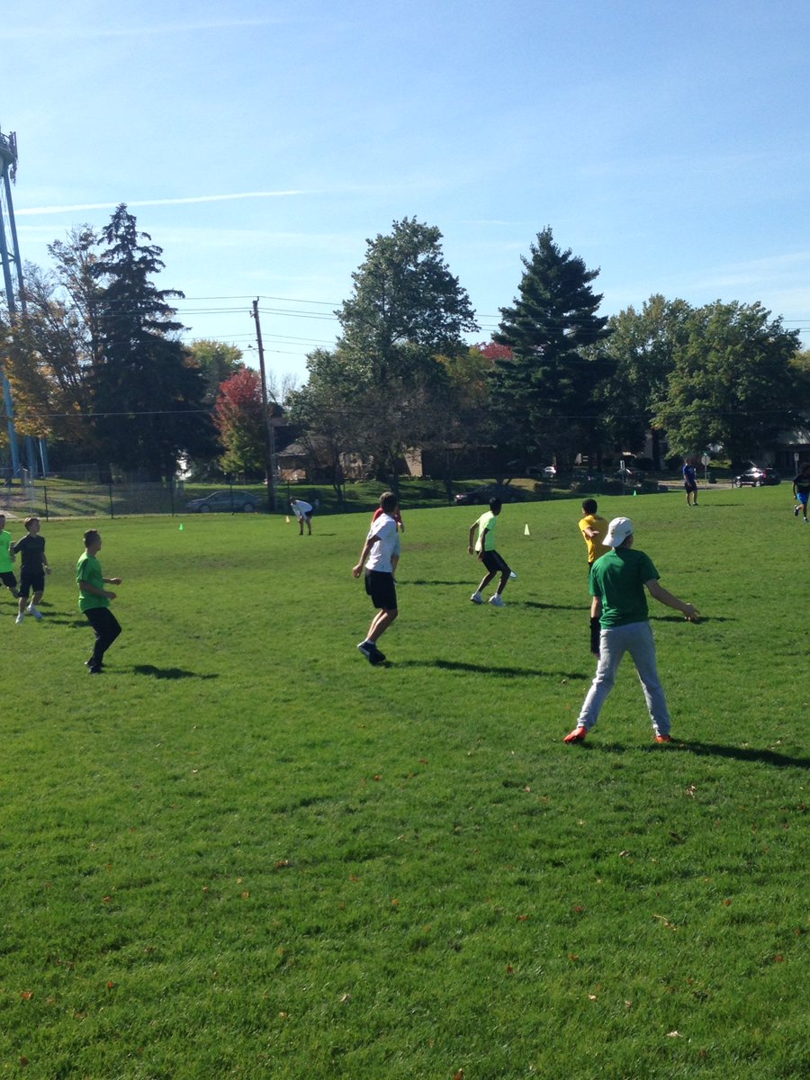 cfhssenlead's tweet photo. Action shots Ultimate Frisbee!! Thanks Will and Katy 🥗🥞🍞#studentfooddrive  @CF_schools @CF_HighSchool https://t.co/C4V5qgIJkq