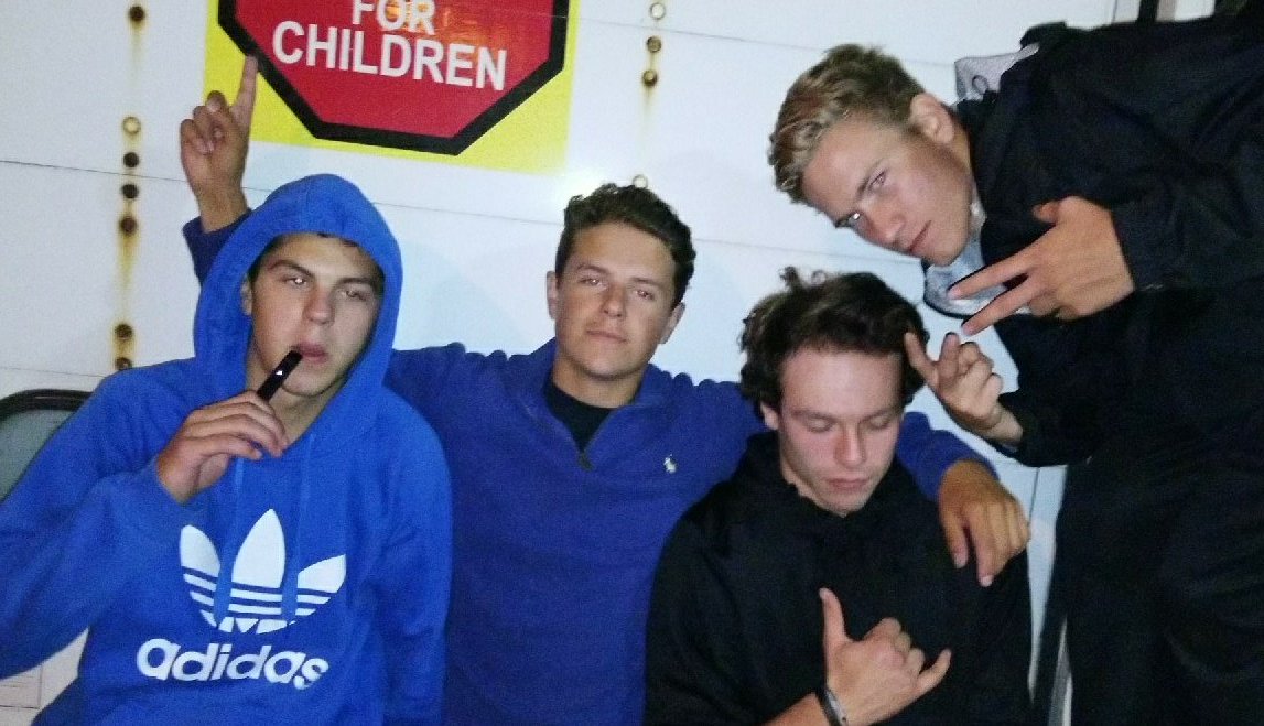 EatSleepCelly's tweet photo. Happy 19th Birthday to a living legend, love ya @IVillerius have a great day my dude🍻🍻 https://t.co/eMWrPwKbFG