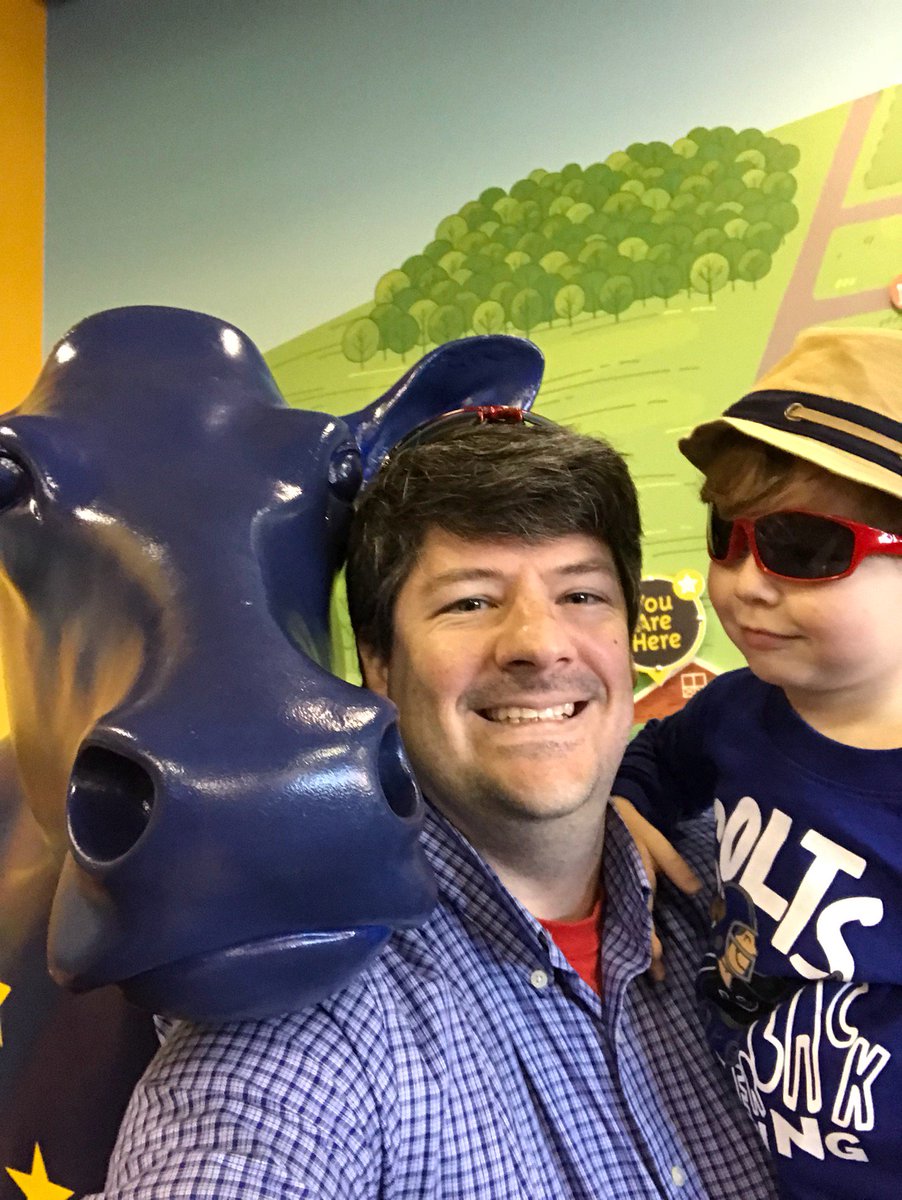 jtrick's tweet photo. Amish farm yesterday... modern farming today (&amp; 10 points for a blue cow) (@ Fair Oaks Farms) https://t.co/JDY0QKv31E https://t.co/6SMK848M16