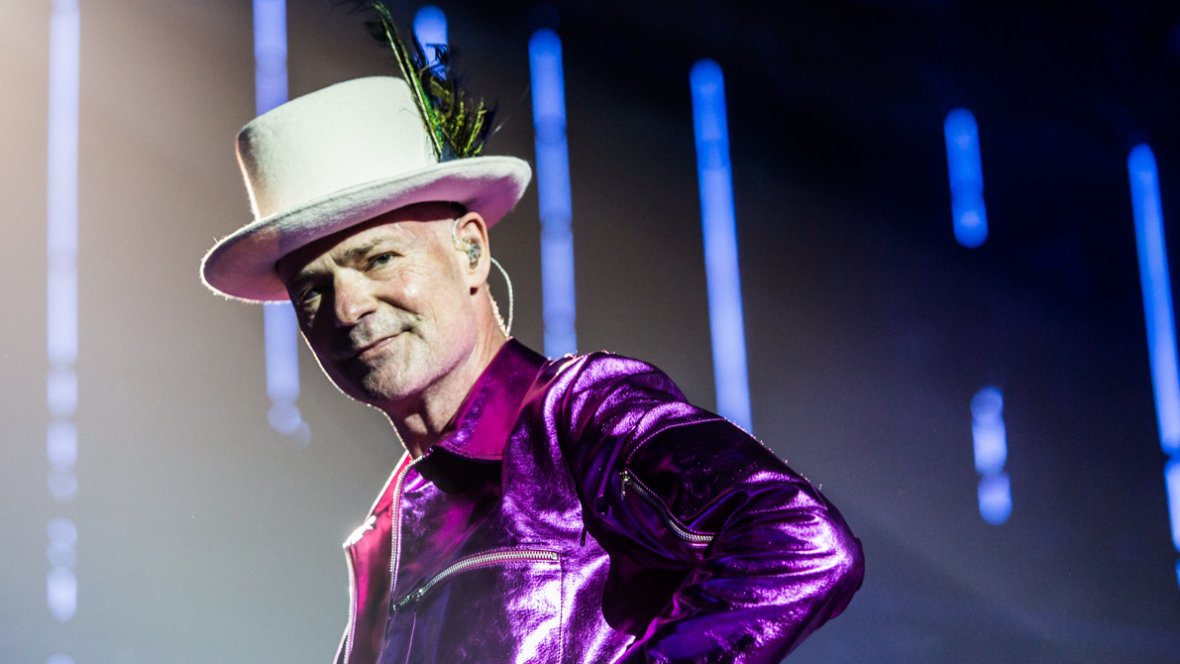 WoodstockLib's tweet photo. It is with sadness that we announce the passing of music legend and Canadian icon, Gord Downie.  The Hip will play on repeat today. https://t.co/GUjxSptKQZ
