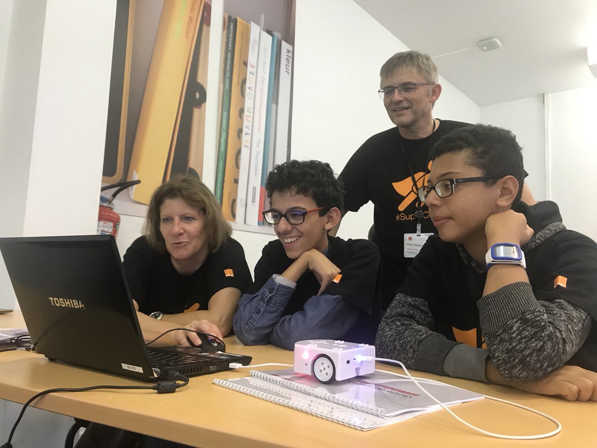 MarcFeau's tweet photo. Live #Montpellier concentration A l’occasion de la #codeEU De #Superscodeurs @OrangeOccitanie @orange https://t.co/JbvSqKkSMV