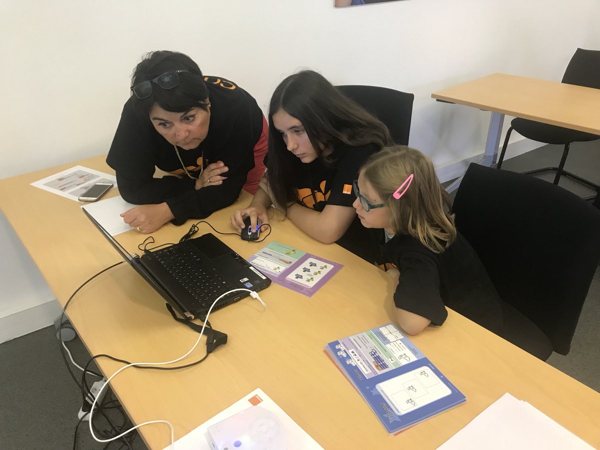 MarcFeau's tweet photo. Live #Montpellier concentration A l’occasion de la #codeEU De #Superscodeurs @OrangeOccitanie @orange https://t.co/JbvSqKkSMV