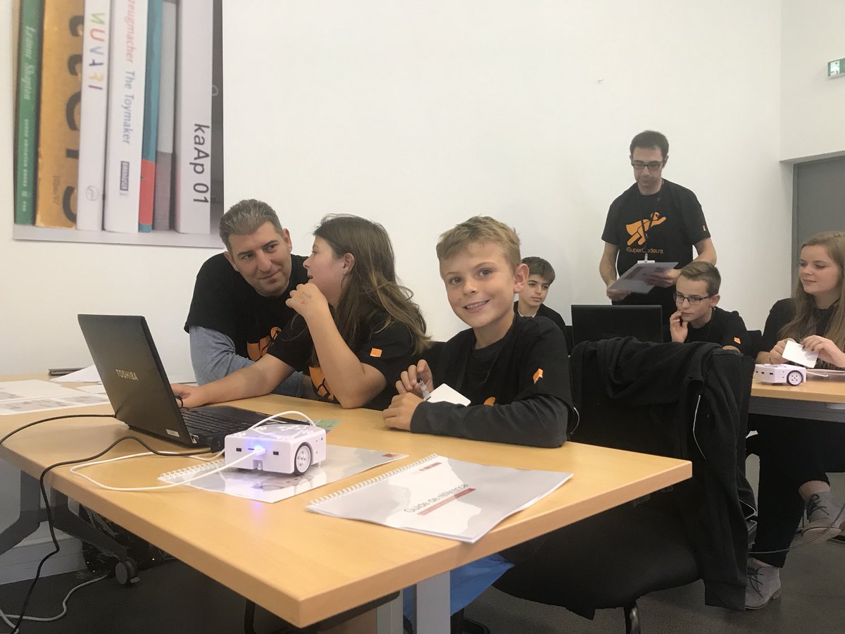 MarcFeau's tweet photo. Live #Montpellier concentration A l’occasion de la #codeEU De #Superscodeurs @OrangeOccitanie @orange https://t.co/JbvSqKkSMV