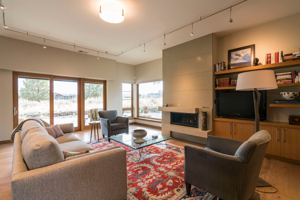 KeystoneBldg's tweet photo. Fall = #fireplaces.  Check out this one in our #tetherow project #inbend #builder #newhome https://t.co/6LIOr7l1sV