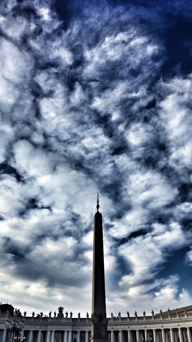 VaticanMagazin's tweet photo. Wolken über Rom... https://t.co/b8XOiILgrL