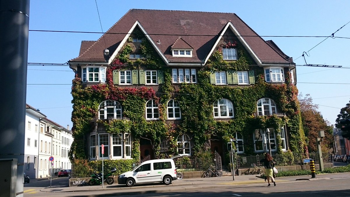 HL_Baden's tweet photo. Immer auf dem neusten Stand...hier in Basel in dieser wunderschönen Villa, die Soprop Schulung für die Neulinge https://t.co/4ncpErPM1O