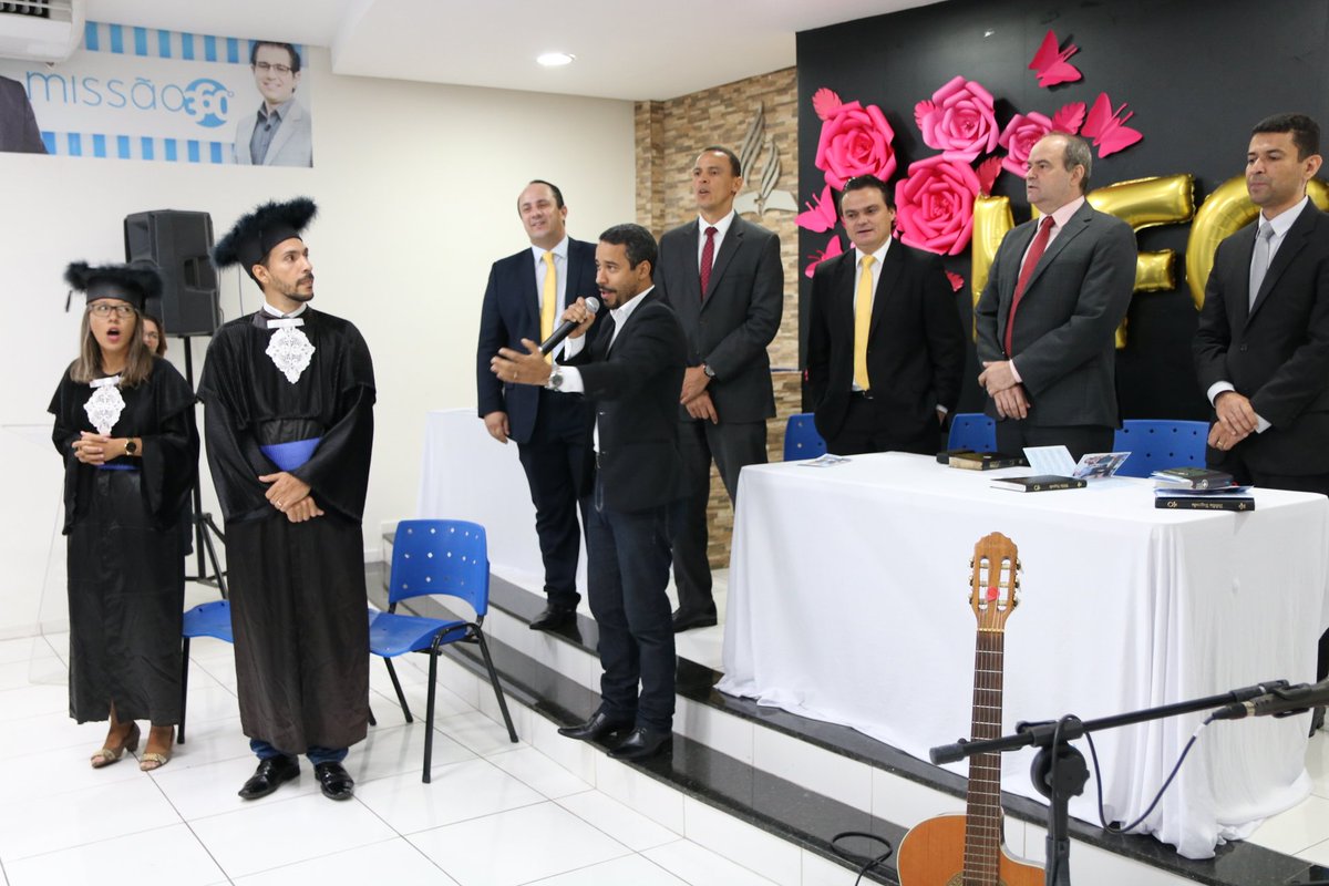adventistaspi's tweet photo. Dia histórico: formatura da 1° turma de Formação de Colportores da MPi #Colportagem #formatura https://t.co/LnzBnoFkSI