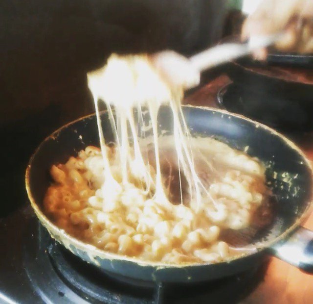 SaidatulAzra's tweet photo. Kalau rasa lapar meh datang esok , boleh try mac&amp;cheese atau spaghetti&amp;cheese

Padu beb https://t.co/ebaXgYBymL