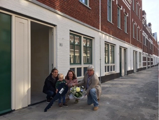 Ook de eerste woning in de Palestinastraat in Rotterdam Kralingen is opgeleverd.