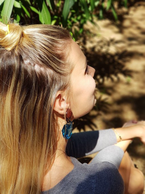 Qu&eacute;date con quien sabe lo que tiene, cuando te tiene. Feliz tarde bonit@s!! 💋💋💋💋 &bull; Pendientes @tess_jewellery<a href="/tag/adeudelfinari"class="tags"><span>#adeudelfinari</span></a>