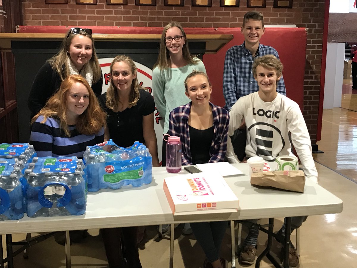 VRHSPrincipal's tweet photo. Valley’s Regional High School’s blood drive has begun! Thank you to our National Honor Society for organizing this important event. https://t.co/lQ3JCuGsFO