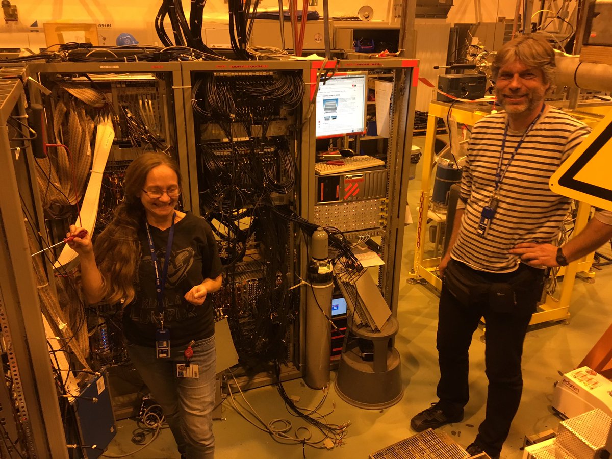 Here's our spokesperson Thorsten with @grymtv replacing an failed CAMAC crate in the middle of the night #cables