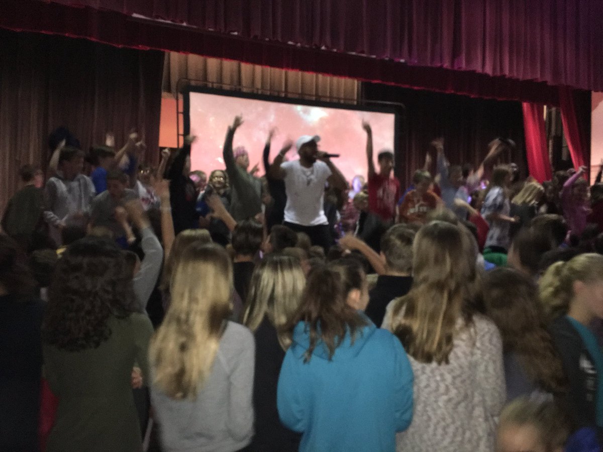 MrsKollarAtHome's tweet photo. @MellonMSMoments believing anything’s possible with @ikenmic #leboproud #useyourmellon #squaadup #jhlmg https://t.co/N7w9EkljUB