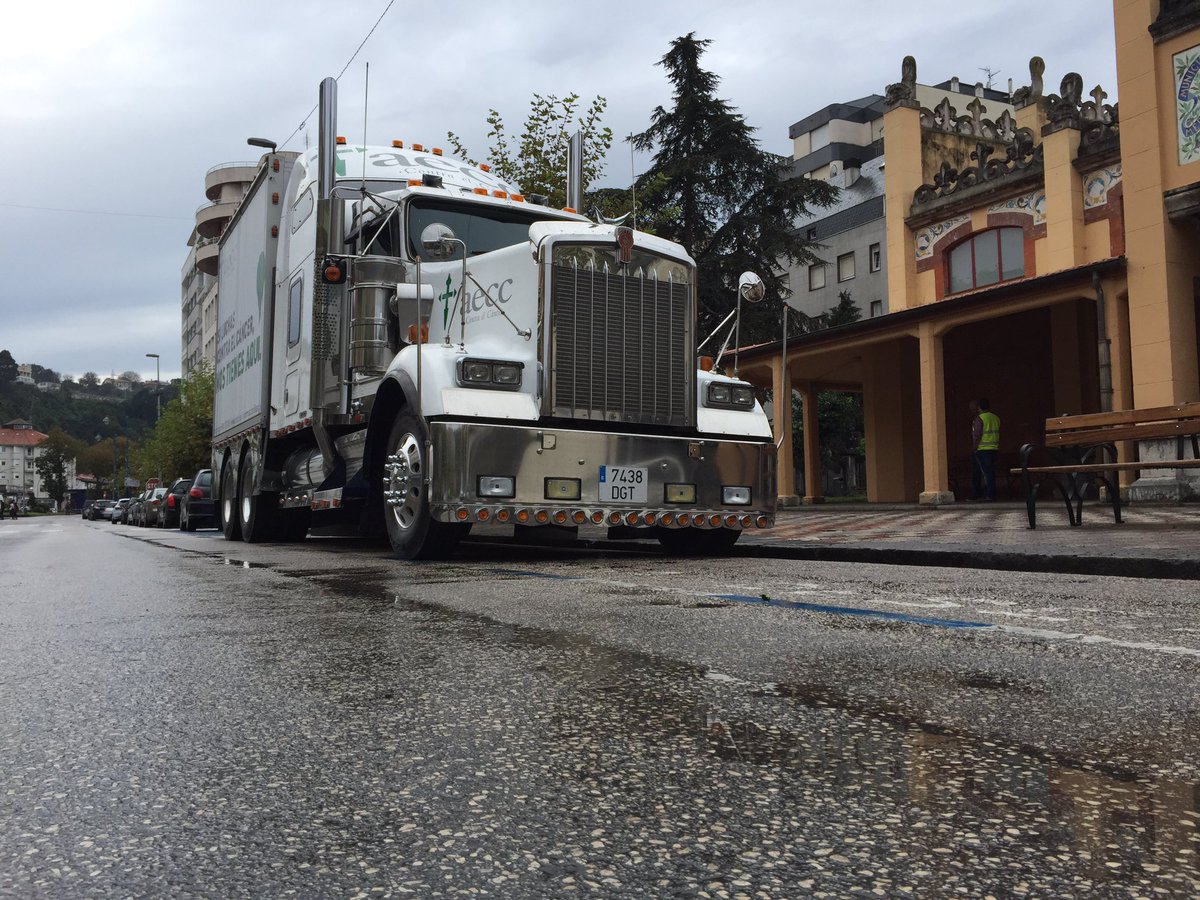 mmSpainMk's tweet photo. @aecc_cantabria y mm España de nuevo "on the road" para combatir el Cancer de mama #TuLuchaEsMiLucha #SumateAlRosa https://t.co/6TmQg2wrnm