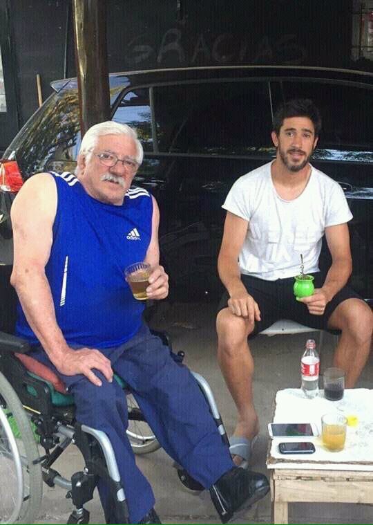 gastihirsch's tweet photo. El día que Pablo Pérez quiso dejar el fútbol y papá Juan Carlos, hoy en terapia intensiva, le dio una lección de vida... #FuerzaPablo 🙏 https://t.co/V4ViWFCKTE