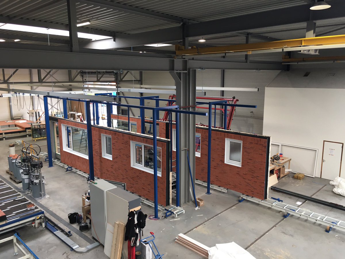 thedaheijs's tweet photo. Ik kom echt op de leukste plekken. Met bc #indischebuurt @Elkien_ naar @DijkstraDraisma #modelwoning en bezichtiging fabriek https://t.co/hgEZetGFZm
