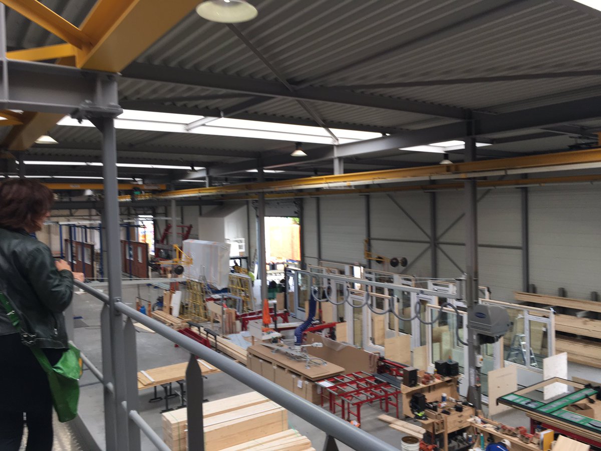 thedaheijs's tweet photo. Ik kom echt op de leukste plekken. Met bc #indischebuurt @Elkien_ naar @DijkstraDraisma #modelwoning en bezichtiging fabriek https://t.co/hgEZetGFZm