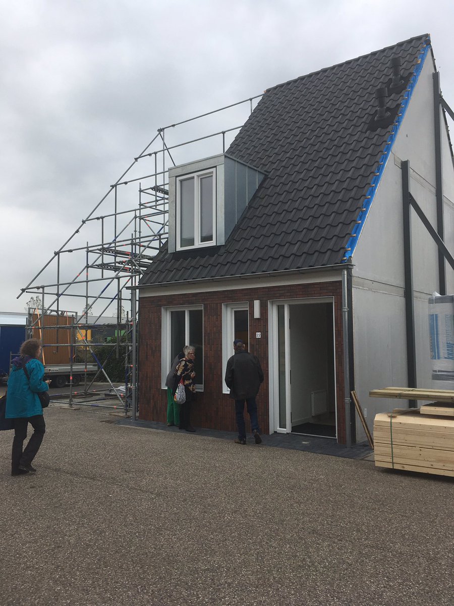 thedaheijs's tweet photo. Ik kom echt op de leukste plekken. Met bc #indischebuurt @Elkien_ naar @DijkstraDraisma #modelwoning en bezichtiging fabriek https://t.co/hgEZetGFZm