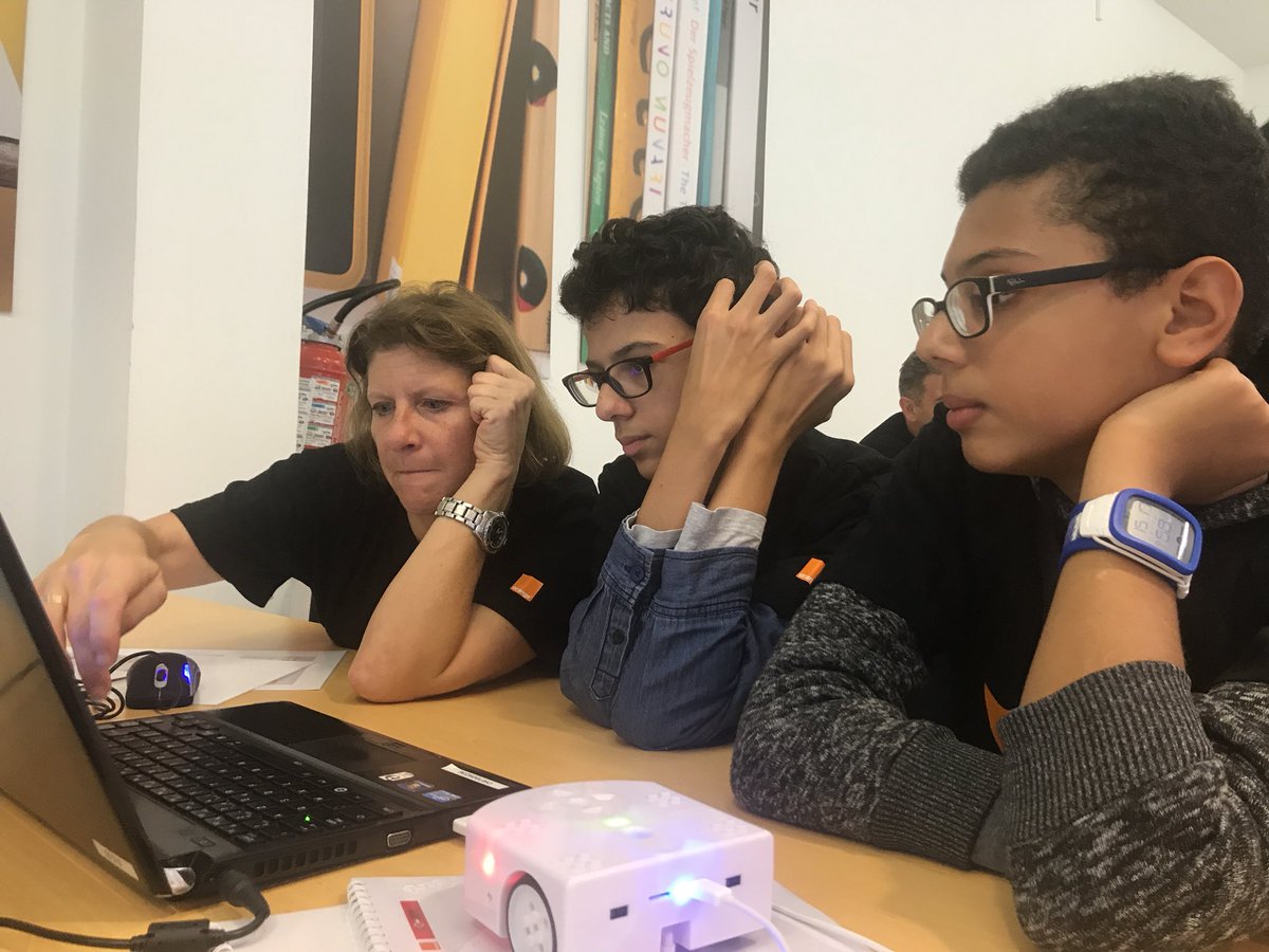 MarcFeau's tweet photo. Live #Montpellier concentration A l’occasion de la #codeEU De #Superscodeurs @OrangeOccitanie @orange https://t.co/XhBO7Qa8f7