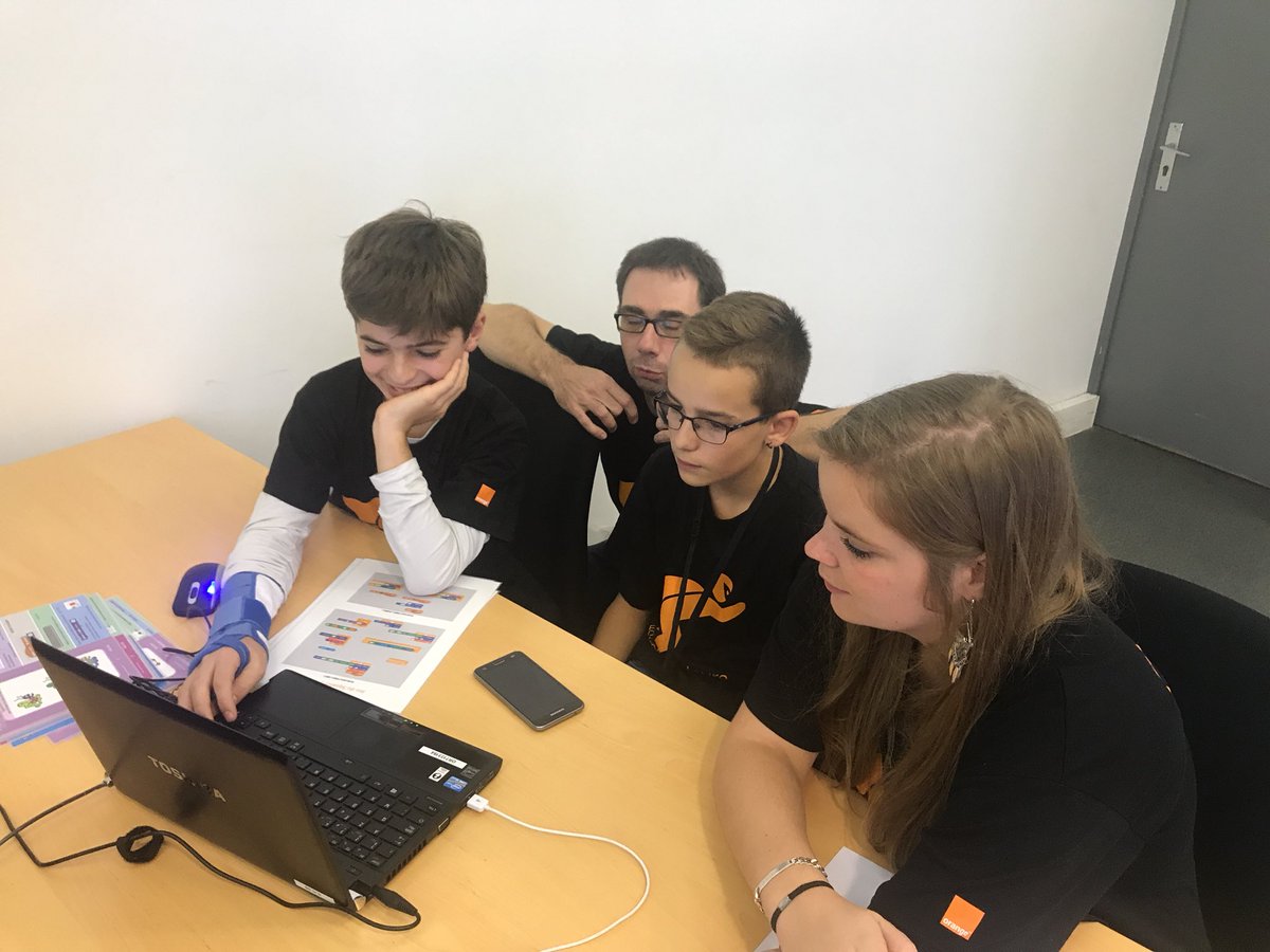 MarcFeau's tweet photo. Live #Montpellier concentration A l’occasion de la #codeEU De #Superscodeurs @OrangeOccitanie @orange https://t.co/XhBO7Qa8f7