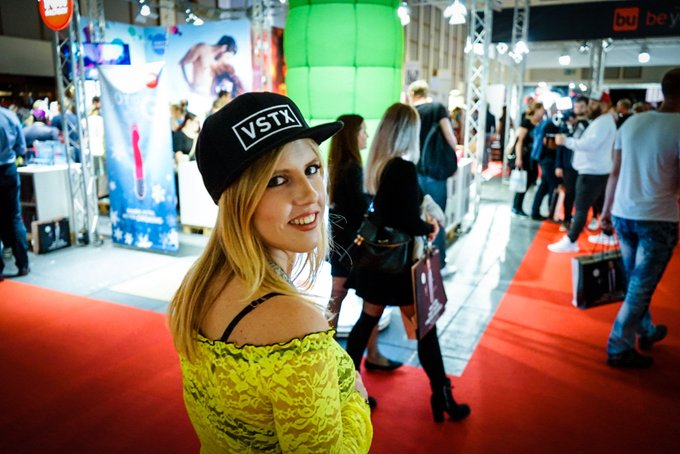 Jetzt live vor der Cam bin richtig notgeil wer will Abhilfe schaffen?@_germanporn @german_pornstar @mdh_pornstars<a href="/tag/sex"class="tags"><span>#sex</span></a><a href="/tag/new"class="tags"><span>#new</span></a><a href="/tag/webcam"class="tags"><span>#webcam</span></a><a href="/tag/geil"class="tags"><span>#geil</span></a>