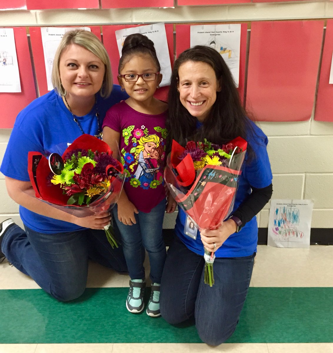 StarsDennison's tweet photo. Beautiful flowers for us from Kristyn ❤️ #MonaveiwMoments https://t.co/VR4O87XzMV