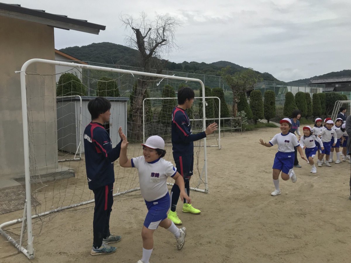 _kiwai's tweet photo. 今日は彦崎小学校を訪問してきました！
みんなとても元気で楽しかったです！ありがとうございました(^^) https://t.co/h9jn52oGka