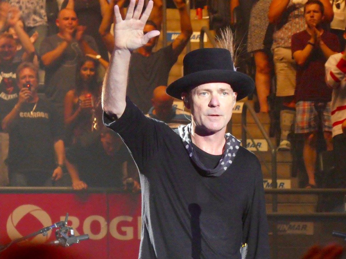 scottitude's tweet photo. RIP Gord; you beat the inevitability of death to death just a little bit #Courage #GraceToo Gord Downie 1964 – 2017 https://t.co/5ZgPsI1nip https://t.co/DZz1W6Y0Lw