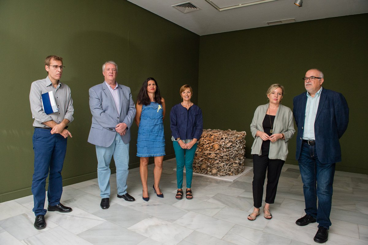 CAAMGranCanaria's tweet photo. Imágenes de la presentación a los medios de la exposición de #TeresaCorrea que inauguramos este jueves 📸https://t.co/kDHLKNgsOW #fotografía https://t.co/2jf2YCuLjQ